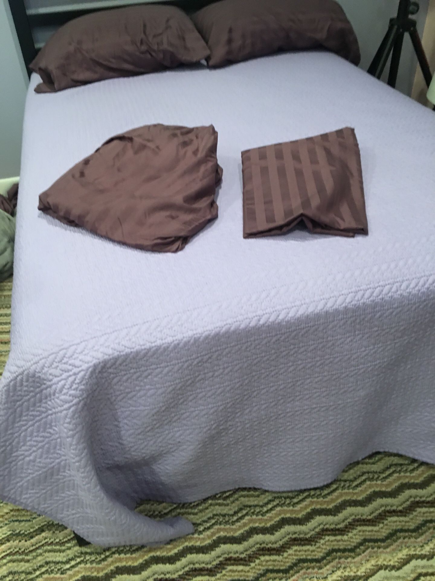 Full purple bedspread set of sheets and set a standard pillowcases Have 2 sets