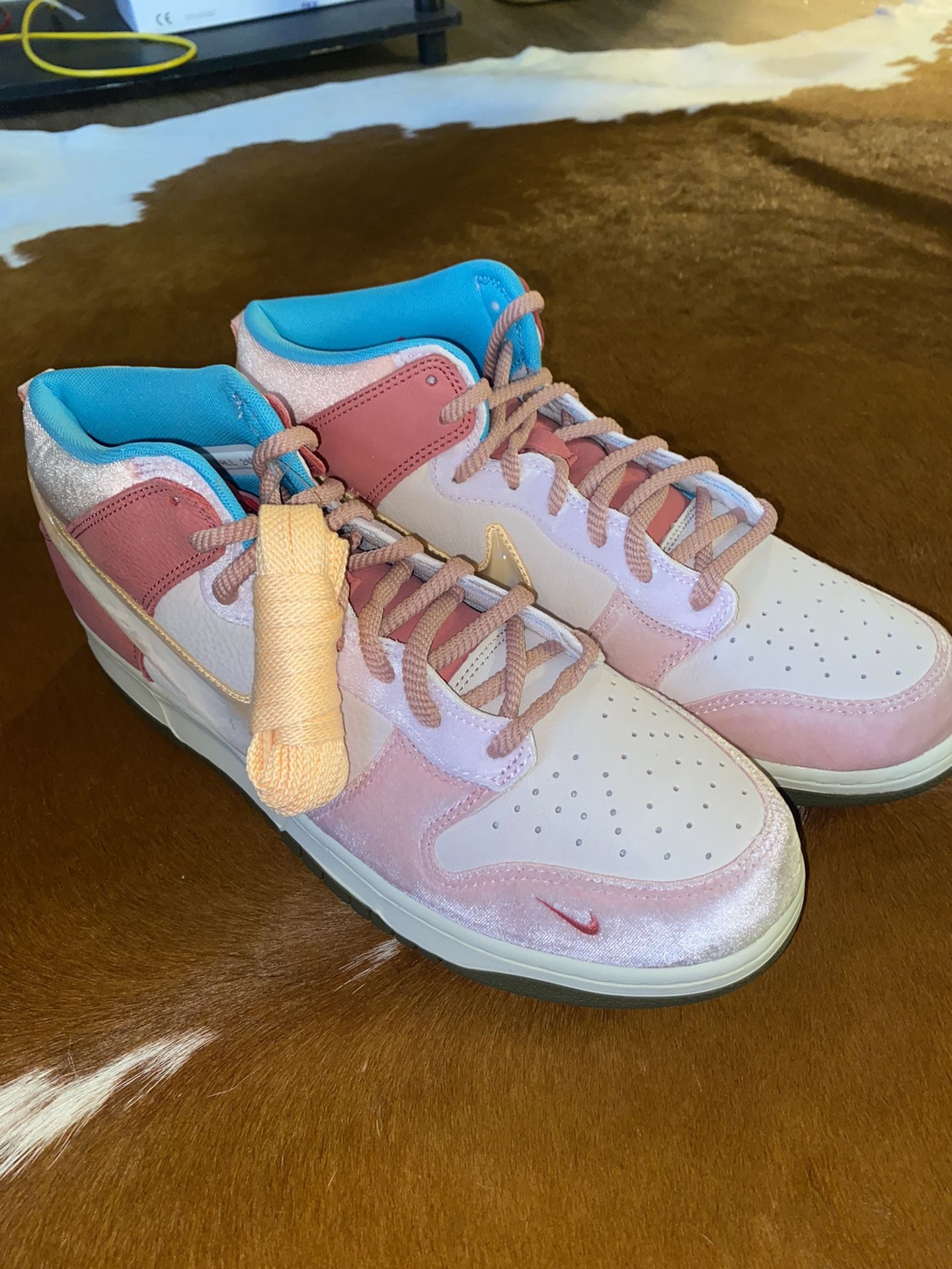 Nike Dunk Mid Social Status Strawberry Milk