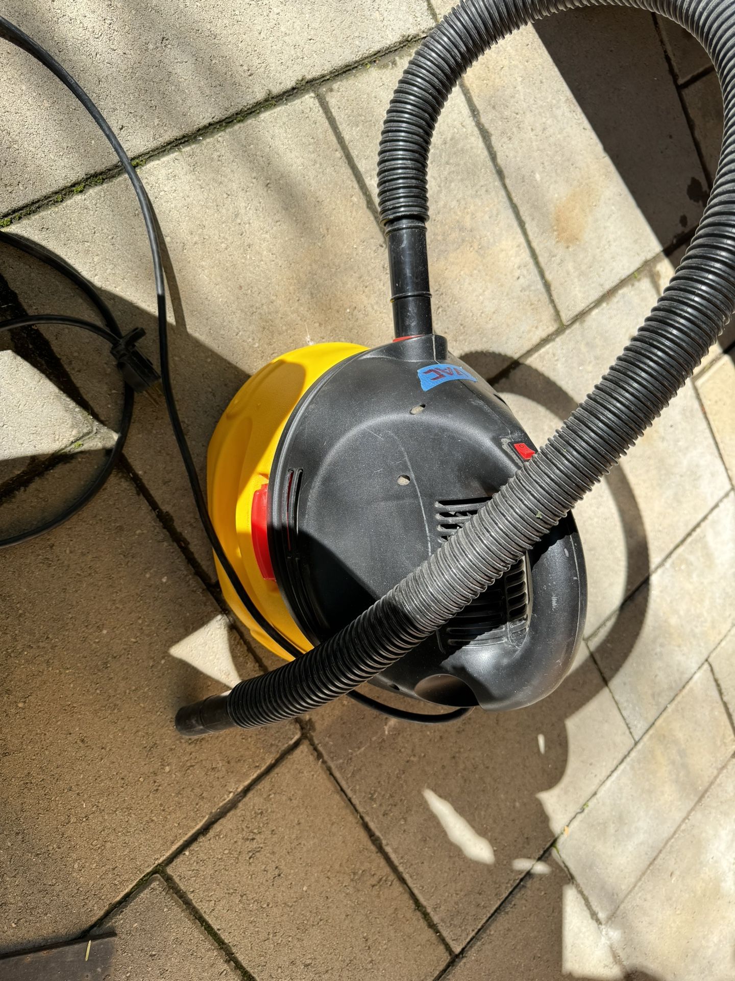 2.5 Gallons Wet and Dry Vacuum