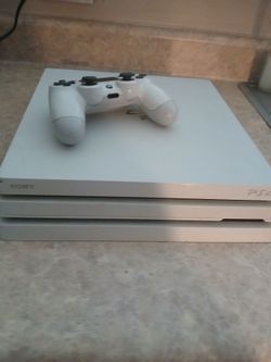 Ps4 pro, with 100 games!