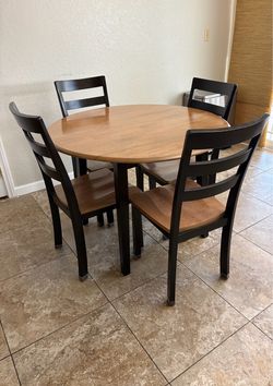Table & Chairs
