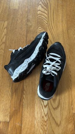 Shoes runners North Face size 7.5 like new
