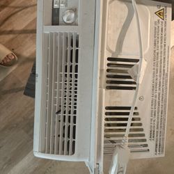 LG 5000 BTU window Ac 