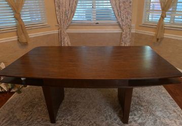 Executive Desk & office chairs