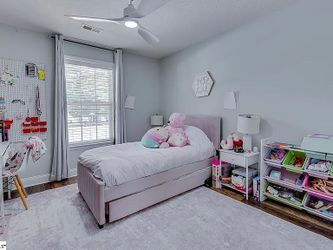 Twin bed room