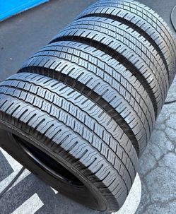 225 75 16 Michelin tires Con 80% de Vida Las 4