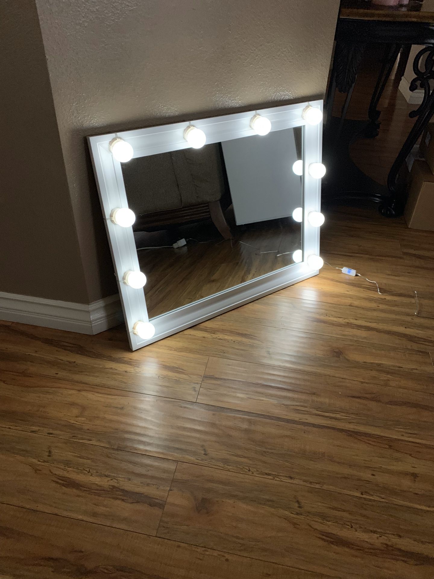 Vanity Mirror With Dimmable Lights