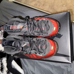 Red Foamposite Sz 11 100$