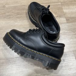 Dr Martens Size 9 M 10 W