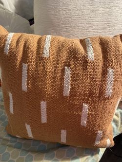 3 Beautiful pillows $30