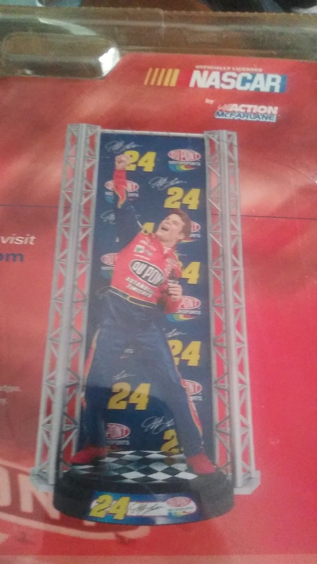 Jeff Gordon figure brand new still in the box and Pepsi 400 at Daytona Jeff Gordon Darrell Waltrip souivenr program