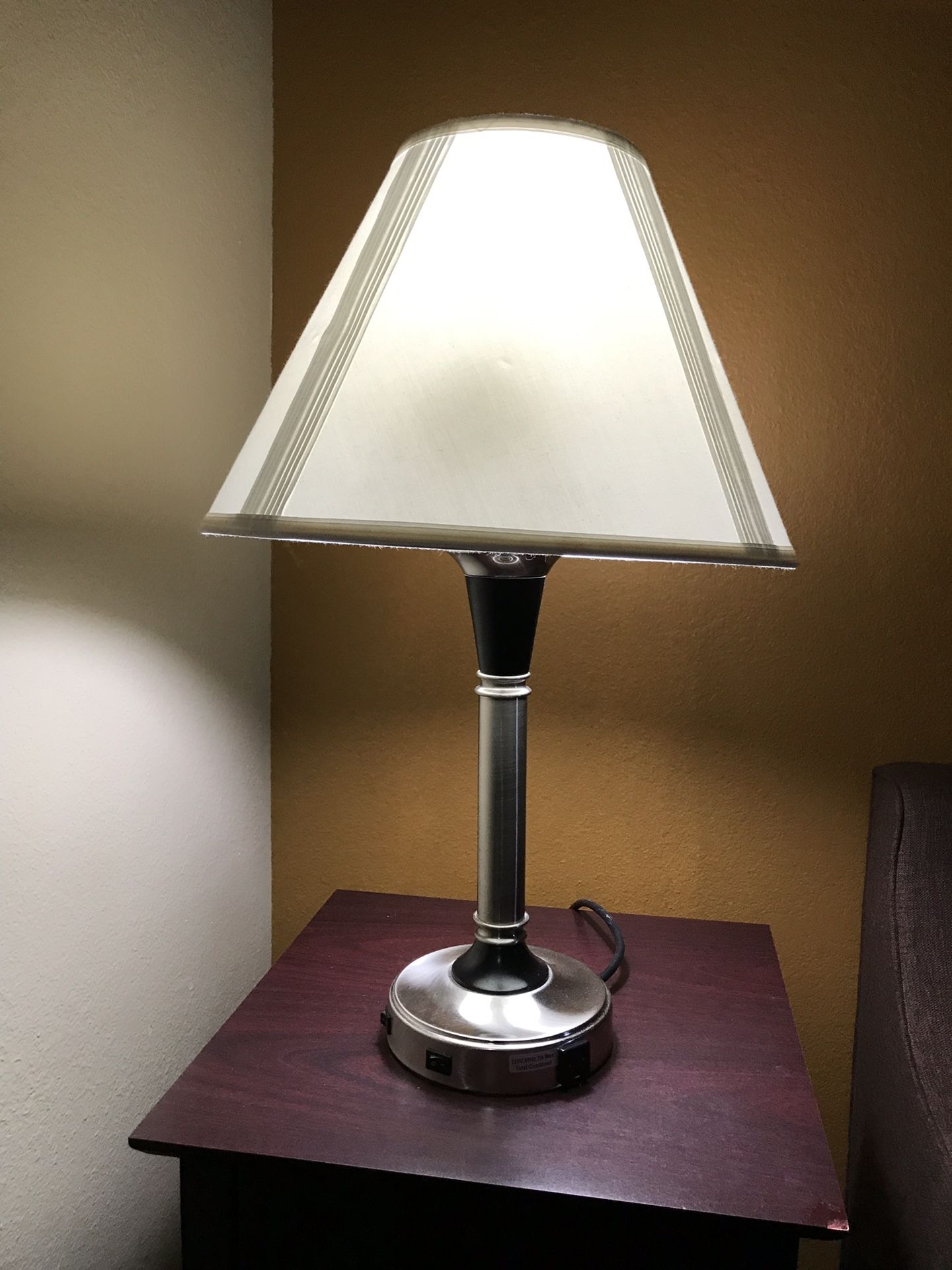 Table lamp