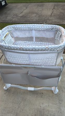 Baby Bassinet with Storage and Wheels