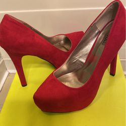 New In Box. Beautiful Ladies Red Shoes 