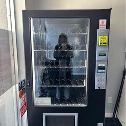 Vending  Machine With Card Reader