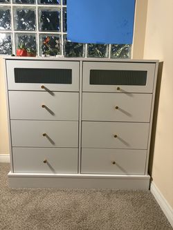 White 8-drawer dresser/chest