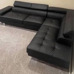 New Sectional Couch! Free Delivery 🚚! Financing Available!
