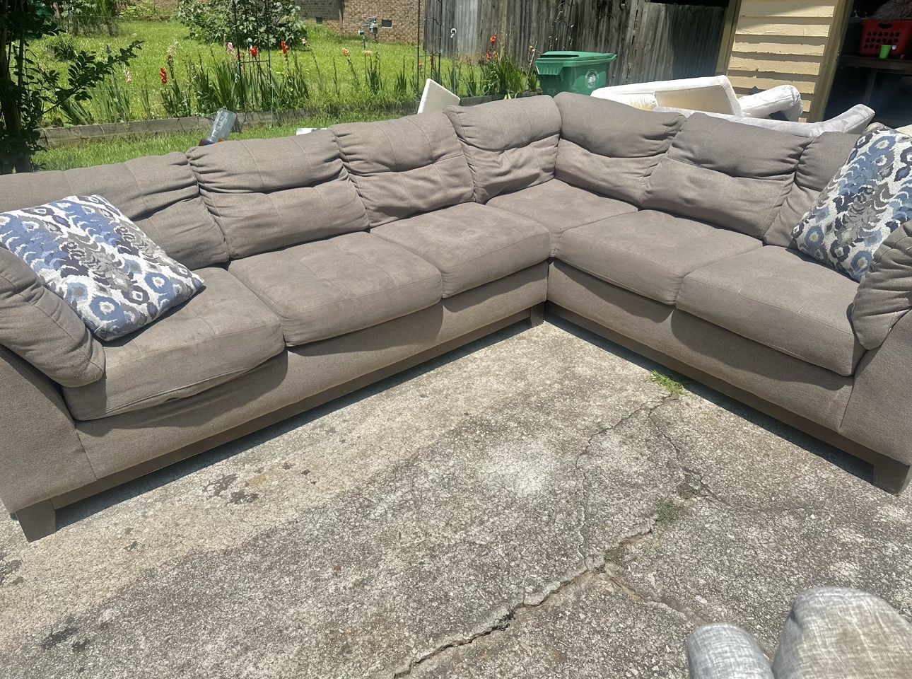 Grey Sectional With Free Delivery 🚛