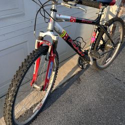 Fuji Nevada Mountain Bike, Blue Red Silver