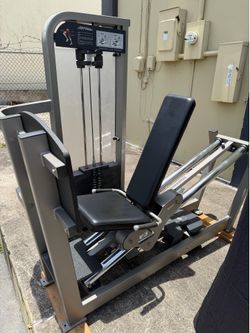 Life Fitness Gym Equipment Plus More