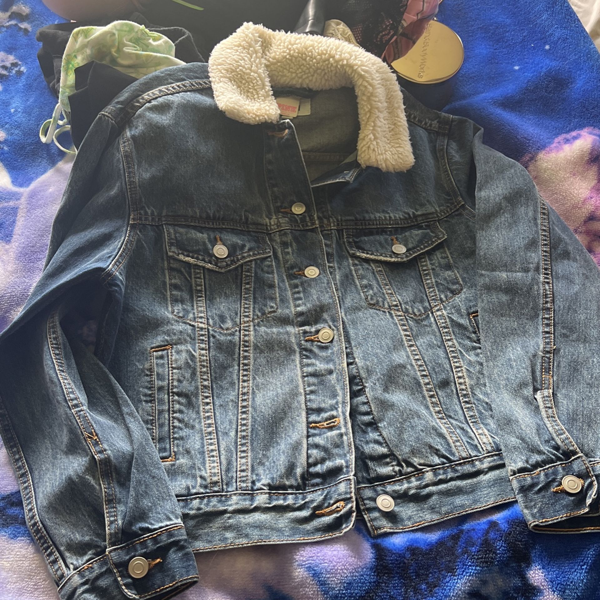 Brand New Pink Jacket Size Medium !!!!