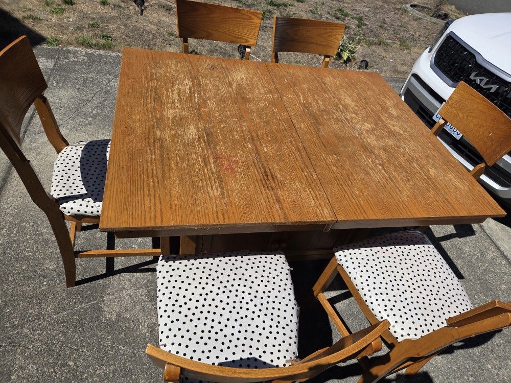 Dining Table And 6 Chairs