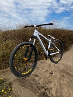 Giant Stp dirt jumper (Read Description)