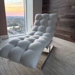 MODERN CHAISE LOUNGE - TUFTED - CHROME BASE