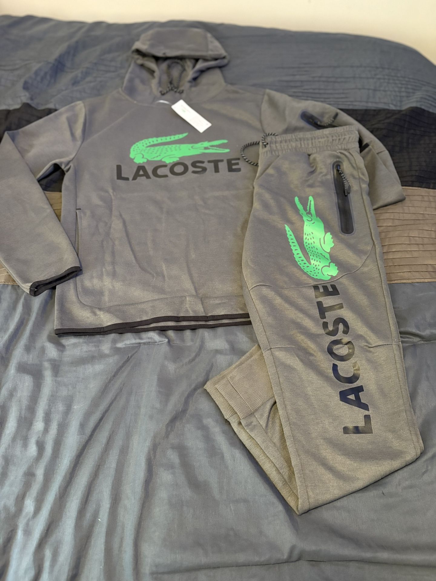 LACOSTE SUIT (XL)