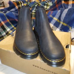 Dr. MARTENS  EMBURY