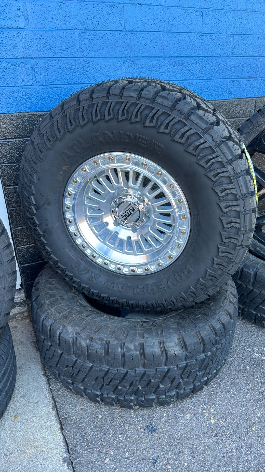 Kmc 17x9 6x139 6x135 On 35 1250 17