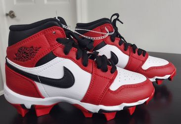 Baseball cleats
