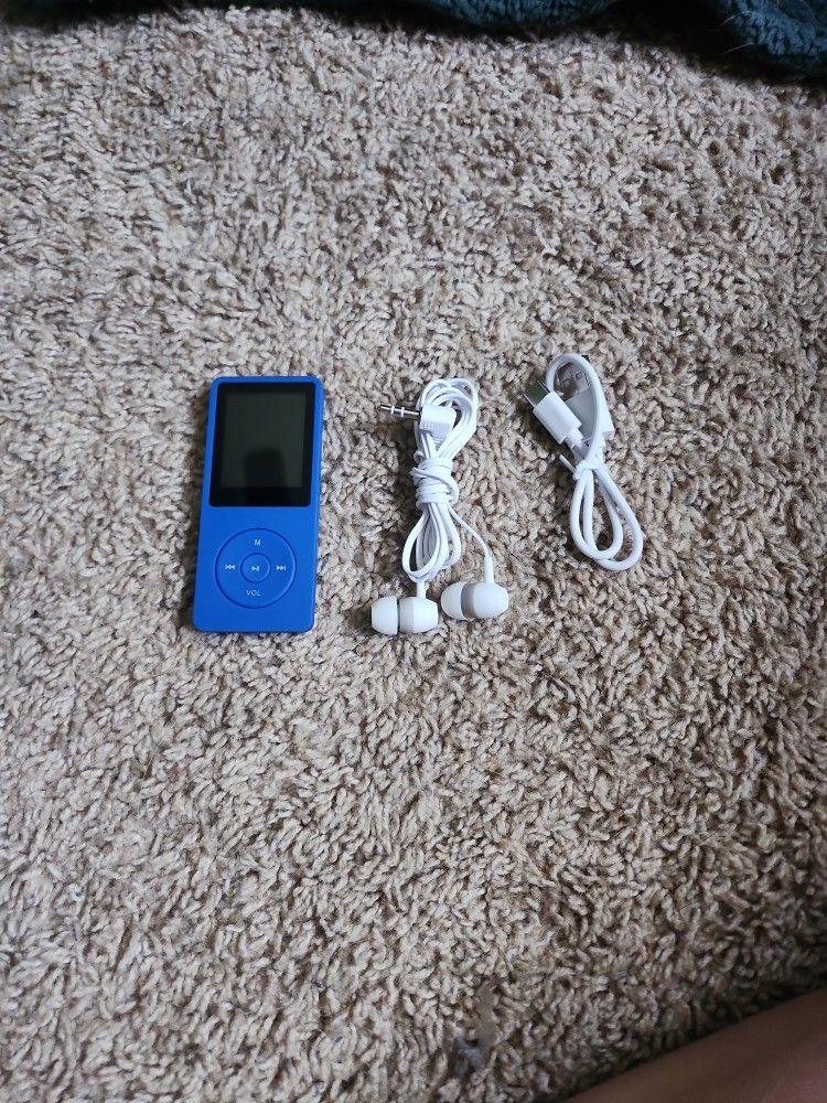 MP3 Player Bundle - Charger, Earbuds And Player