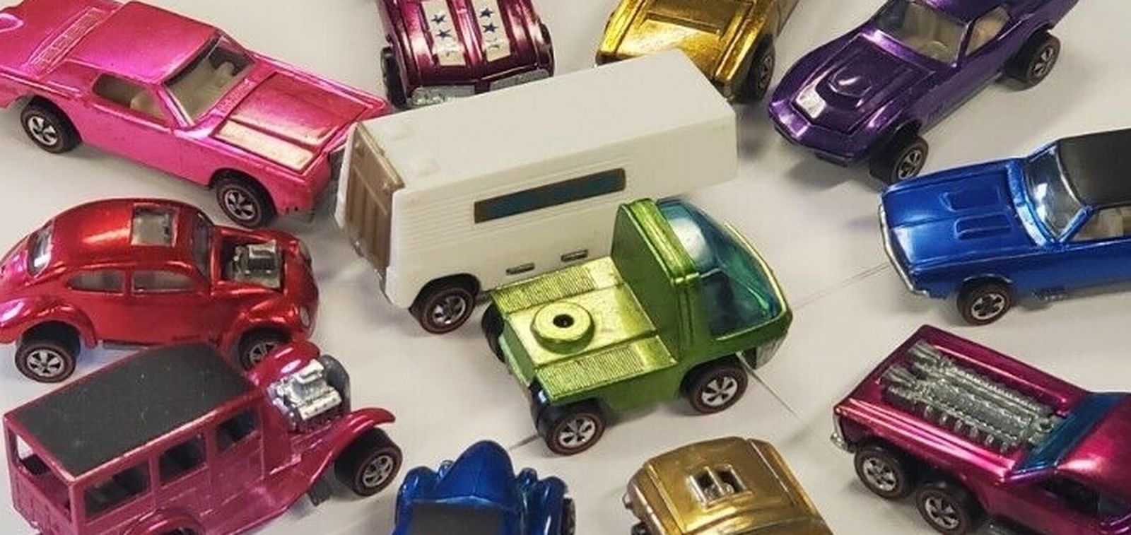 Collector seeking vintage old Genuine Hot Wheels 1960s 70s redline redlines red lines toy cars Matchbox Hotwheel 