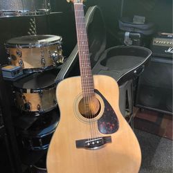 Acoustic Guitar Yamaha F335 & Case 