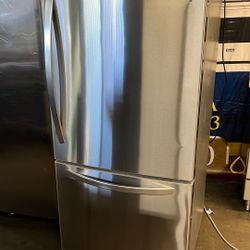 LG BOTTOM FREEZER 33”WIDE STAINLESS STEEL 