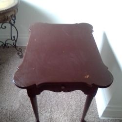 Ethan Allen Porringer Top Lamp End Table Circa 1776 Maple Collection 18 8005