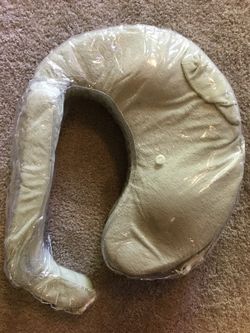 Feeding pillow with extra cover