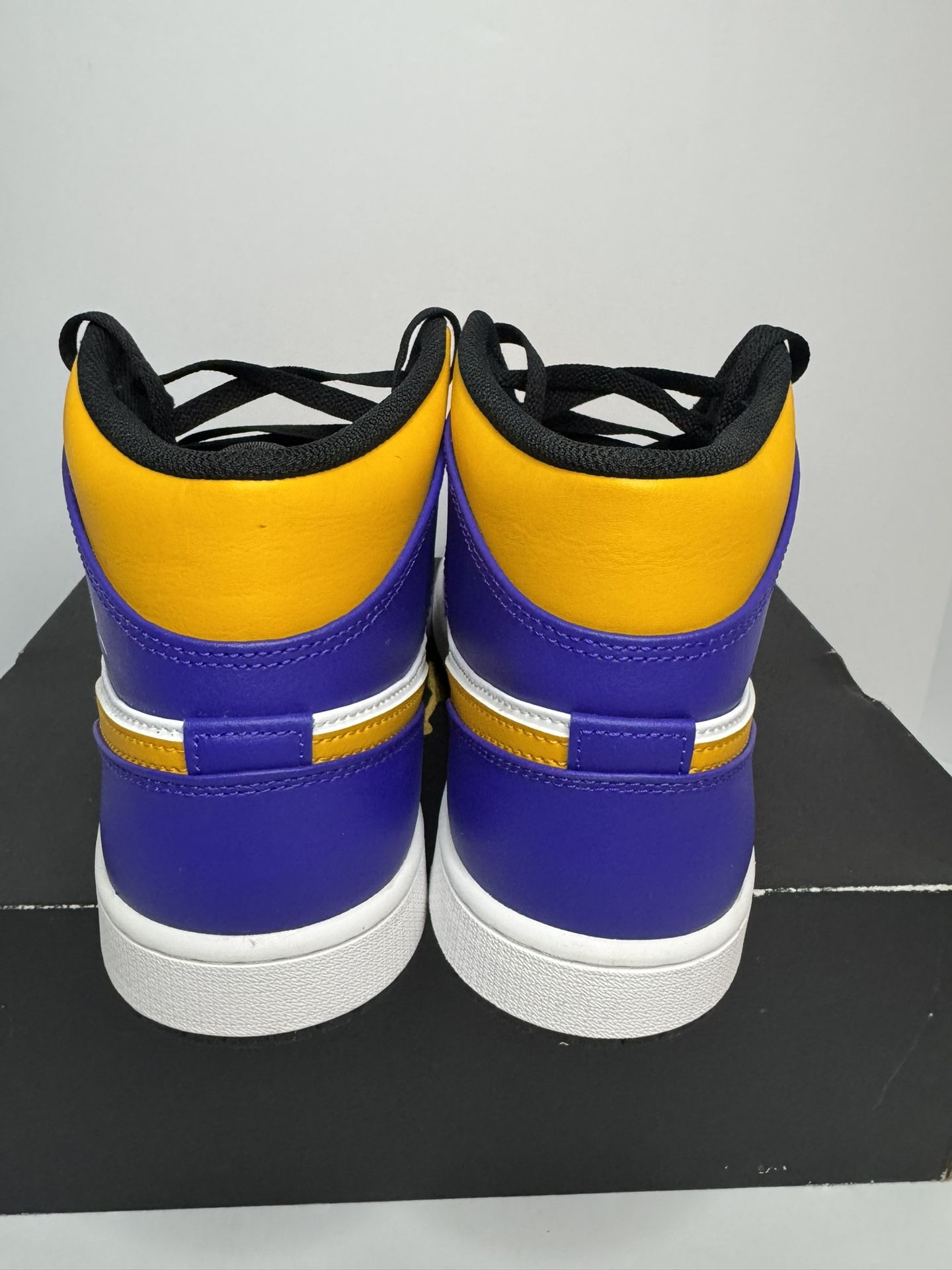 Air Jordan 1 Mids \