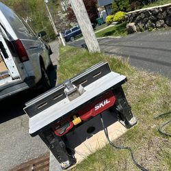Router Table Skil Barely Used 