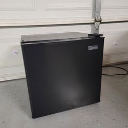 Matte Black Minifridge (2 Months Old)