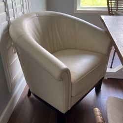 Cream Leather Chair With Wooden Legs 