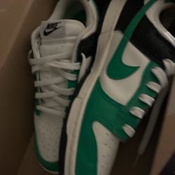 Nike Dunk Low Panda sneakers in green/white #basketball #panda