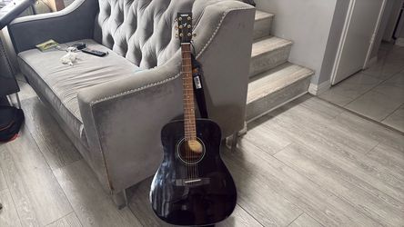Yamaha Acoustic Guitar Black
