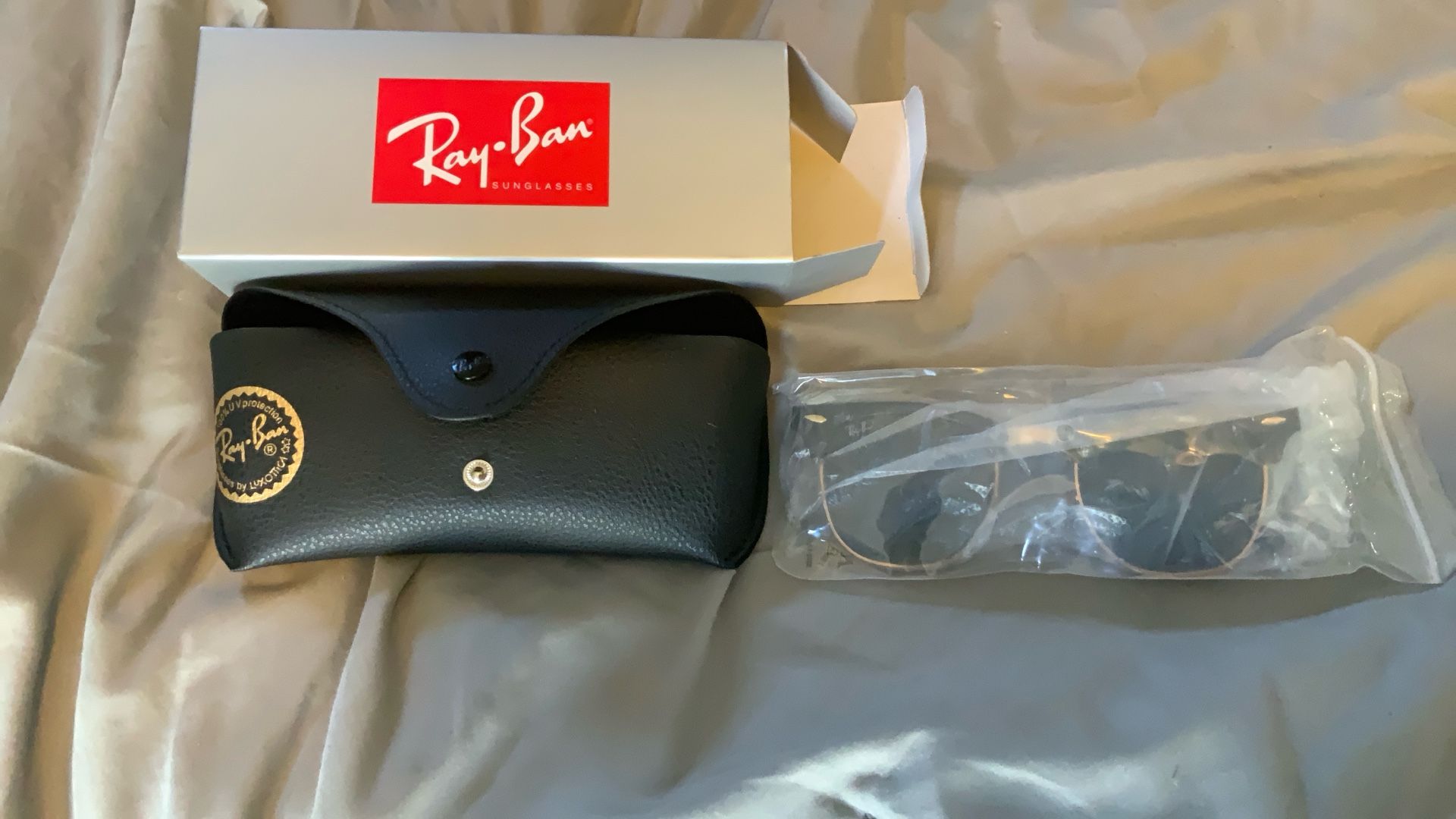 Ray-ban Clubmaster 51 MM Black On Gold