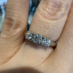 14K White Gold Natural Diamonds Beautiful Ring Band 