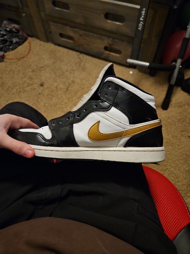 Jordan 1 Black Gold