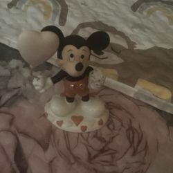 Lenox Walt Disney Showcase  Be My Valentine Mickey Figure
