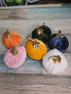 Velvet Pumpkin Decor Set – 6 Pieces (2 sets availabe)