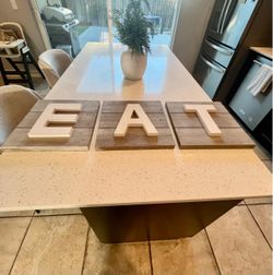 E A T Sign